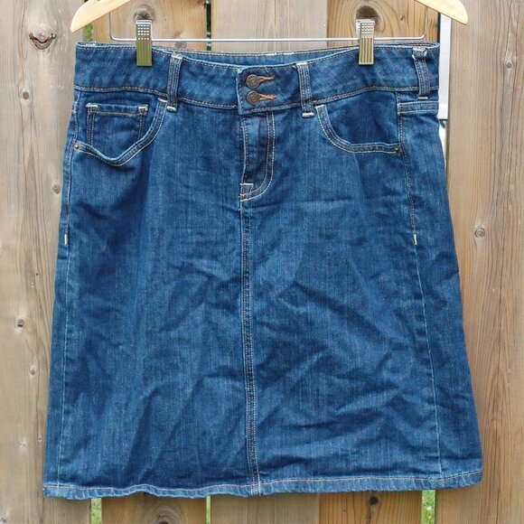 OLD NAVY Denim Skirt Size 8 99% cotton 1% Spandex - Picture 1 of 4